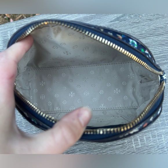 Tory Burch Kerrington Cosmetic Case - Picture 8 of 17